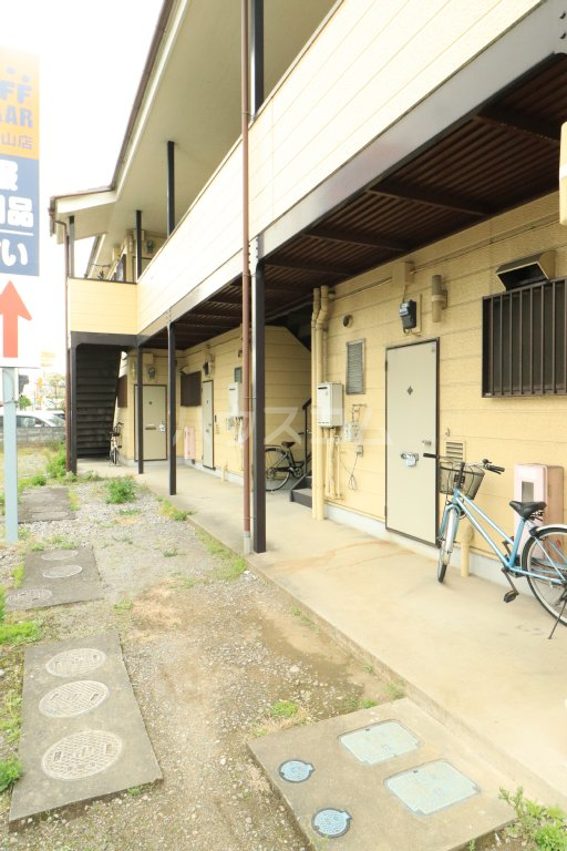 28/30 エントランス