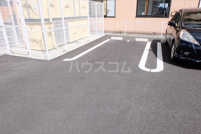 21/28 駐車場