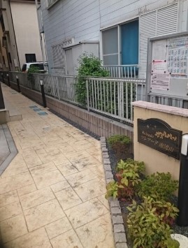 19/30 エントランス
