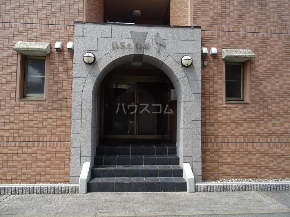 15/23 エントランス