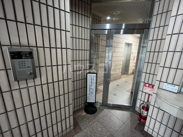 19/23 エントランス