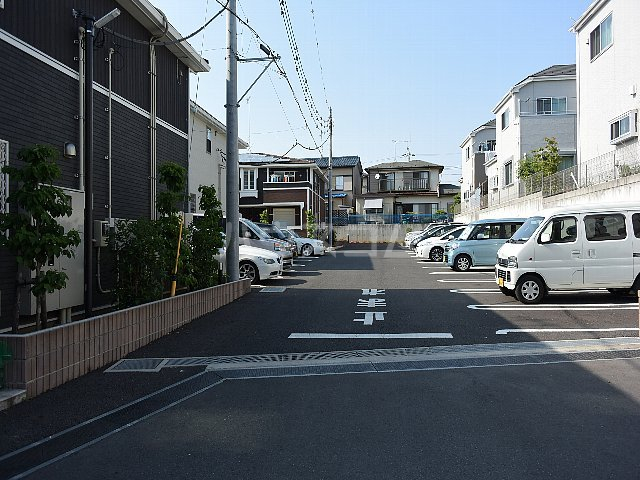 22/28 駐車場