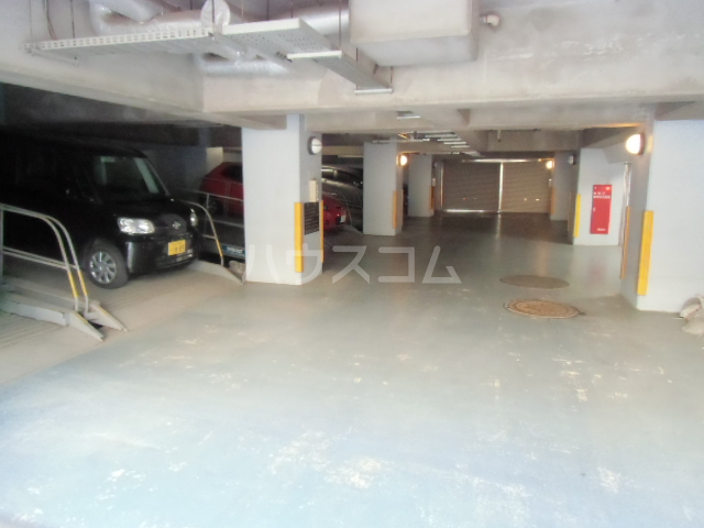 23/30 駐車場