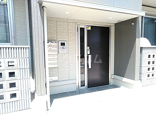 26/30 エントランス