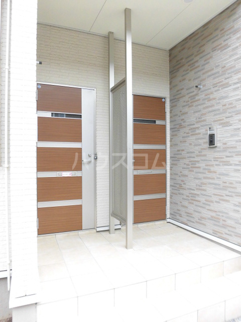 28/30 エントランス