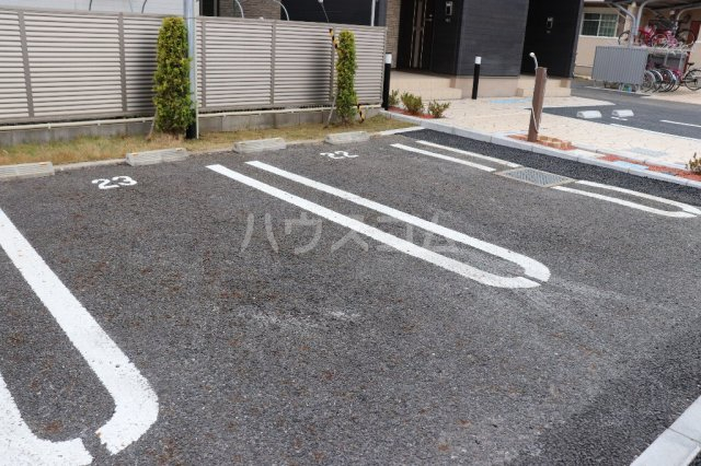 23/28 駐車場