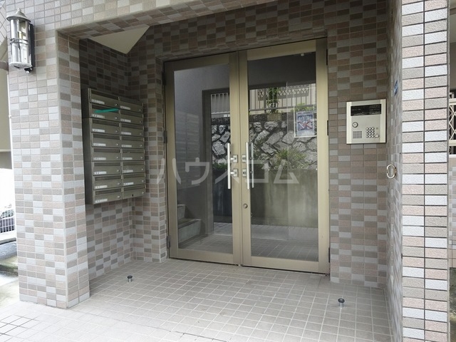 19/30 エントランス