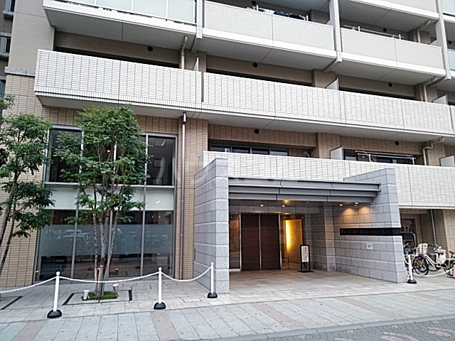 28/30 エントランス