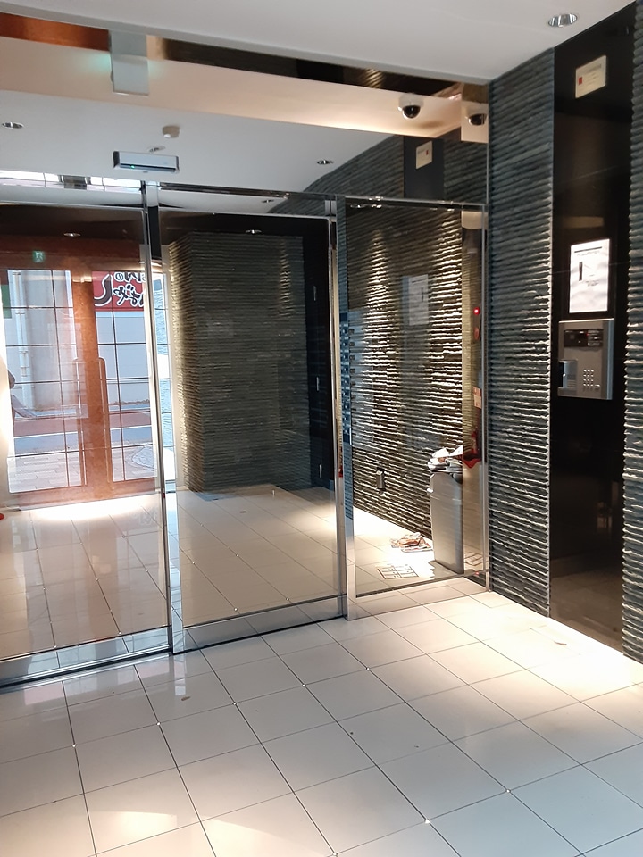 25/30 エントランス