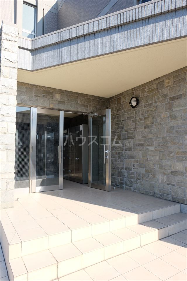 19/26 エントランス