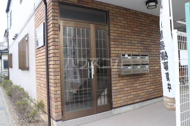 28/30 エントランス