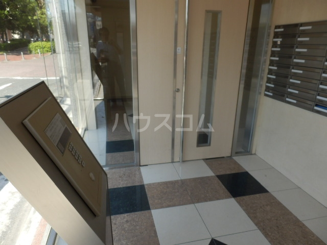 20/30 エントランス