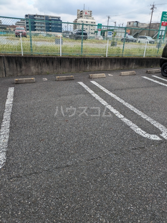 27/30 駐車場