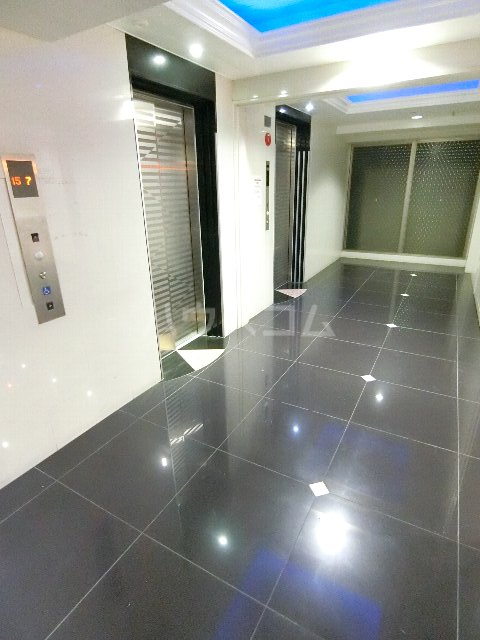 19/20 エントランス