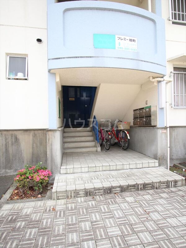 18/22 エントランス