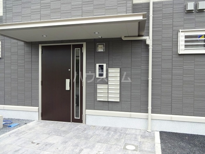 16/23 エントランス