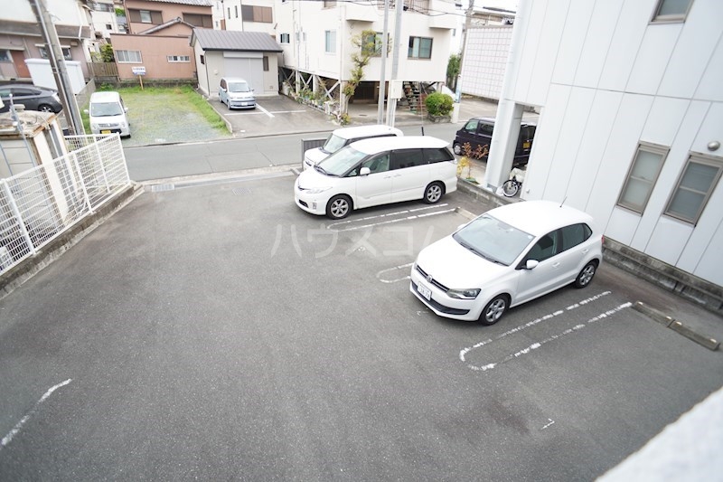22/27 駐車場