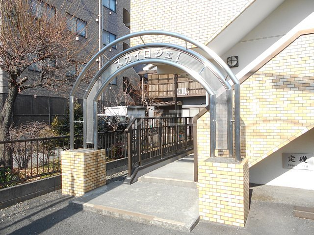 25/30 エントランス