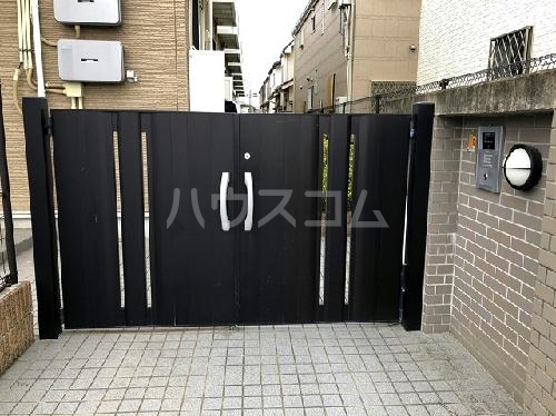 13/22 エントランス