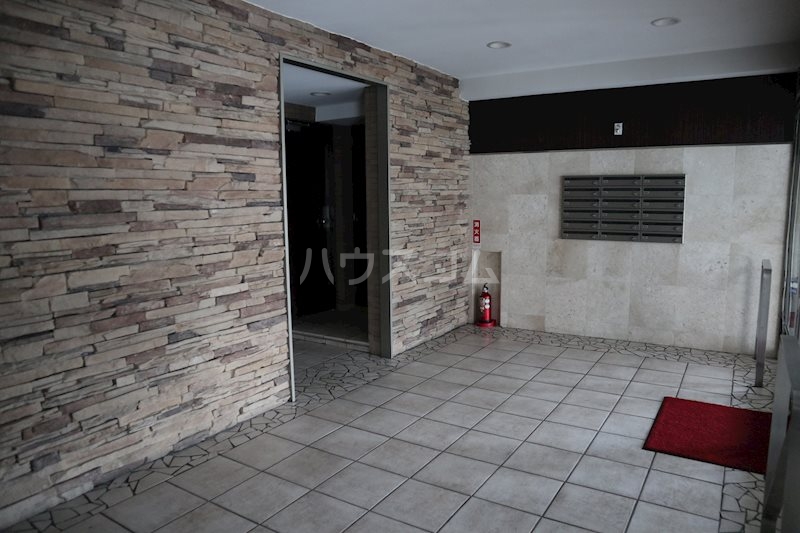 14/16 エントランス