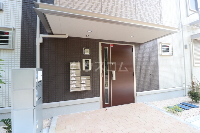 16/18 エントランス