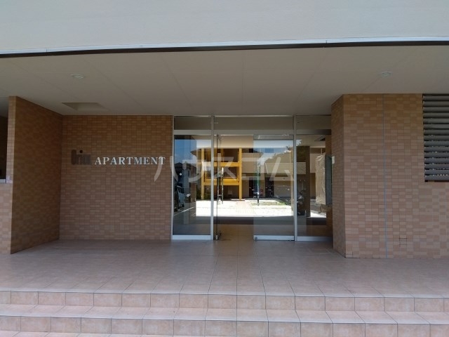 18/28 エントランス