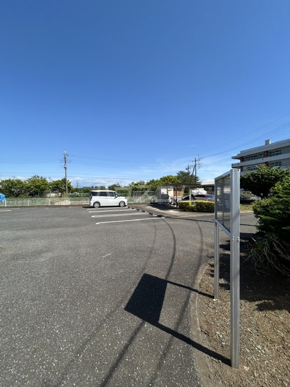 27/30 駐車場