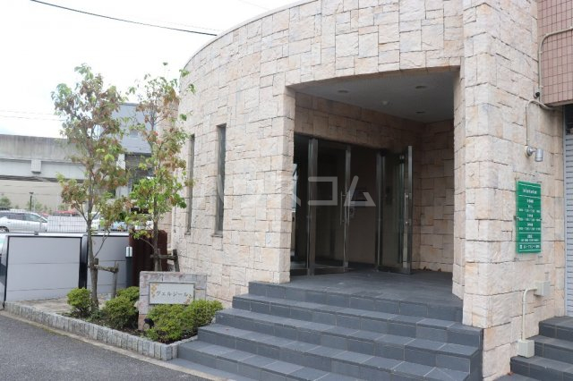 23/30 エントランス