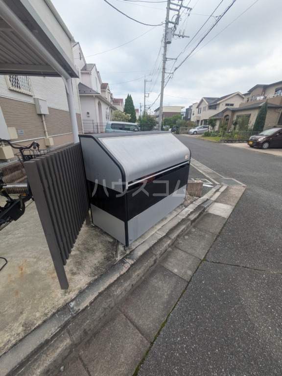 27/30 駐車場