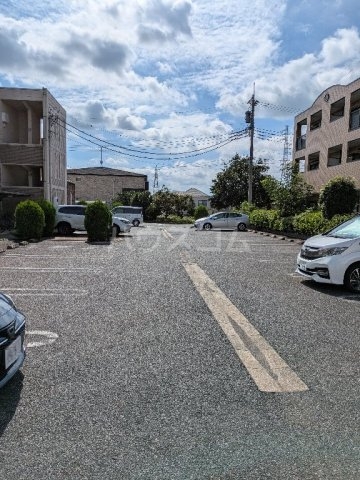 27/30 駐車場
