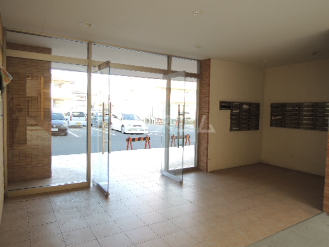 26/30 エントランス