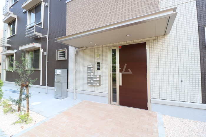 16/20 エントランス