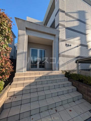 28/30 エントランス