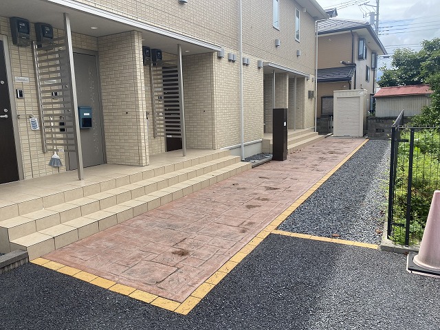 26/28 エントランス