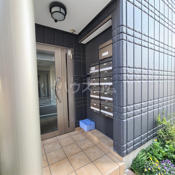 13/13 エントランス