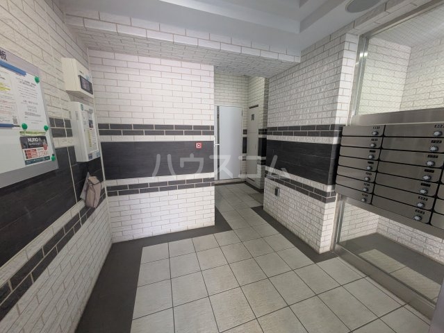 25/30 エントランス