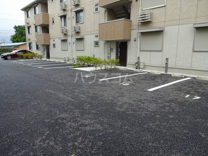 16/21 駐車場