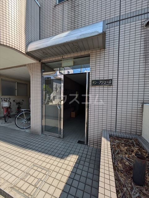 25/30 エントランス