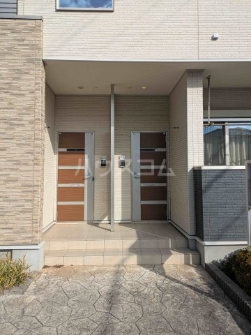 27/30 エントランス