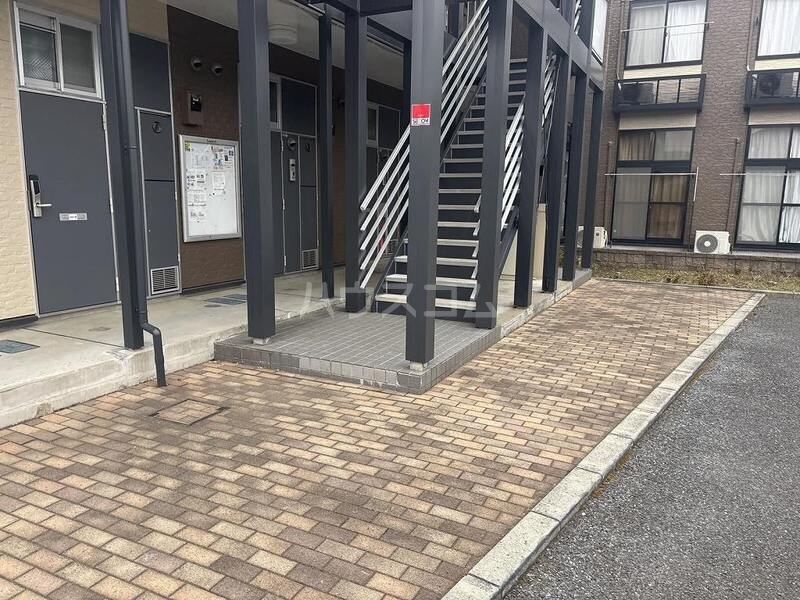 26/30 エントランス