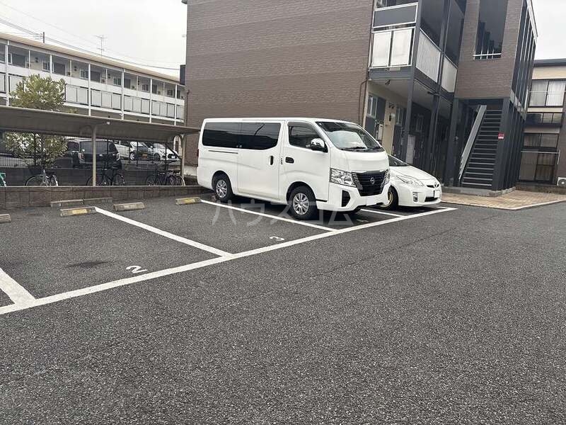 28/30 駐車場