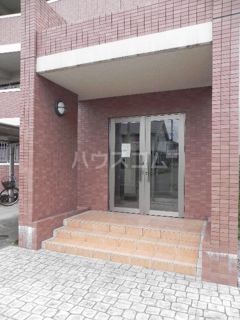 18/26 エントランス