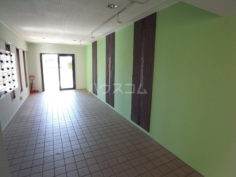 28/30 エントランス