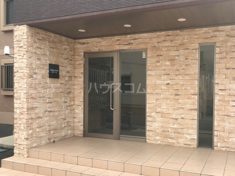 13/18 エントランス