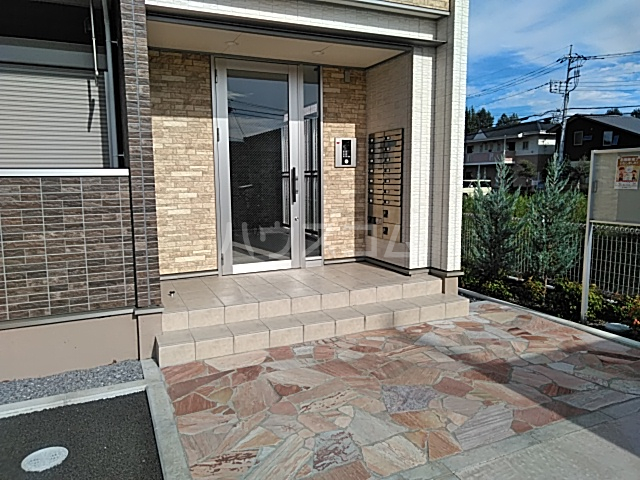 23/29 エントランス