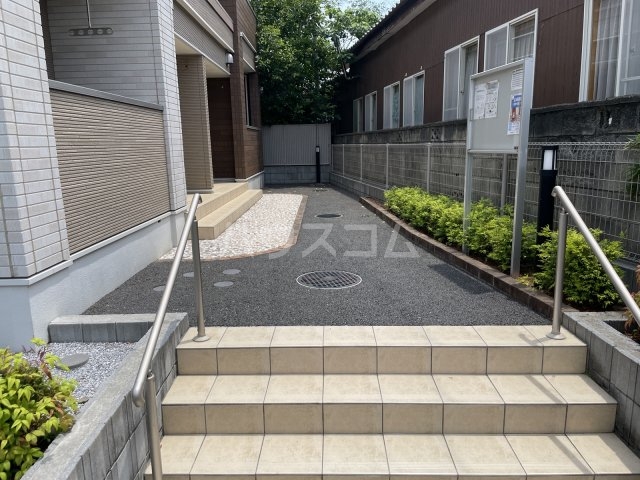 21/30 エントランス