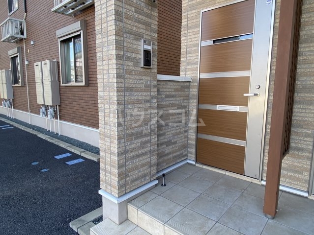 27/30 エントランス