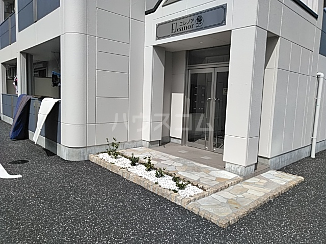 23/25 エントランス