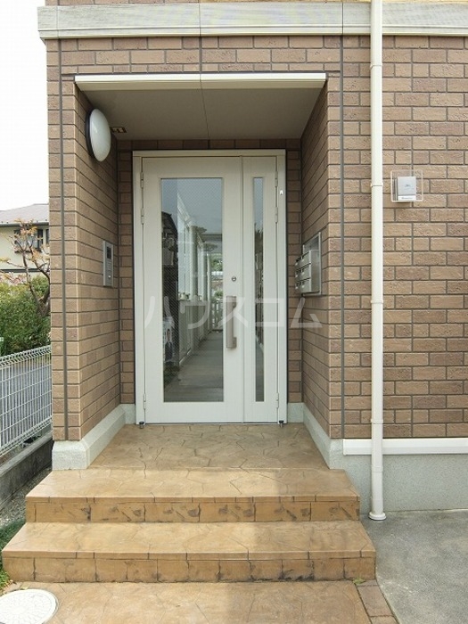 16/20 エントランス