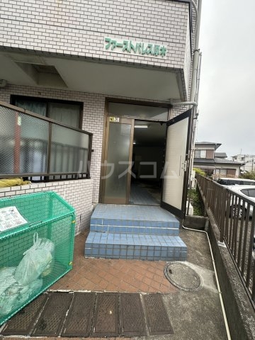 25/30 エントランス